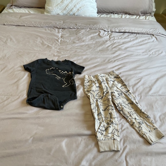 *SOLD*Large Carters Dino Lot - Picture 8 of 16